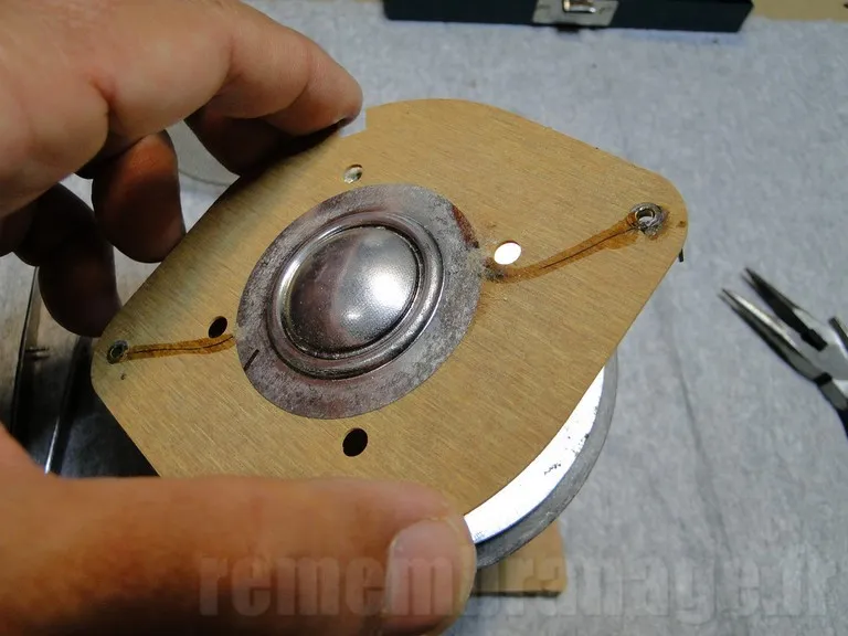 Démontage de la bobine du tweeter JBL 044