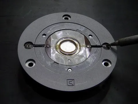 déssouder la membrane d'un tweeter Rola Celestion T2936