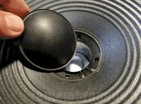Changer le cache noyau d'un haut-parleur JBL