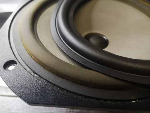 Remplacer une suspension sur un haut-parleur Focal