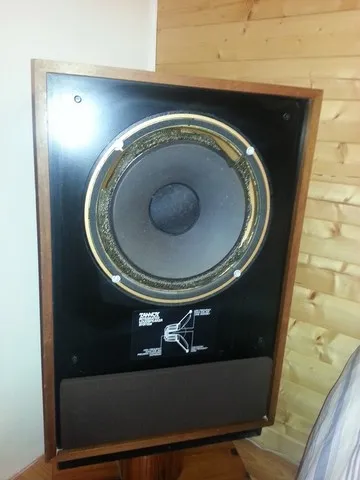 Rénovation d'une enceinte Tannoy Berkley équipée du haut-parleur concentrique 38 cm