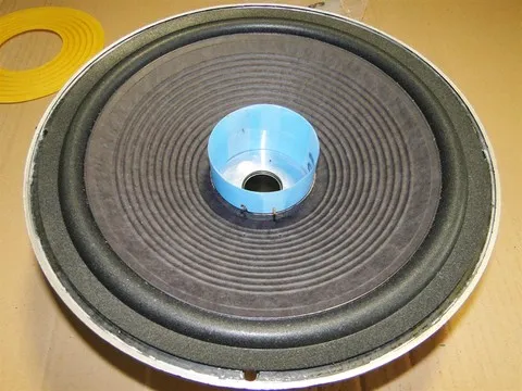 Mise en place de la membrane du boomer JBL 128H-1